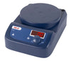 MS D Agitatore magnetico DIGITALE. Volume di agitazione 3Lt   velocità di agitazione 0…1500 rpm   piattello diametro 135mm in Nylon+GF. Grado di protezione IP42. Dimensioni (L X P X A): 260x150x80mm
