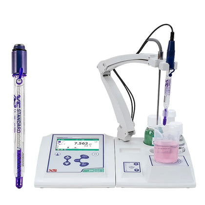 pHmetro pH 80 PRO STIRRER completo di elettrodo XS Standard S7, cavo S7/BNC, sonda di temperatura NT 55, stativo portaelettrodi, agitatore magnetico a velocità regolabile, tastiera esterna, tamponi colorati, cavo USB, ed alimentatore